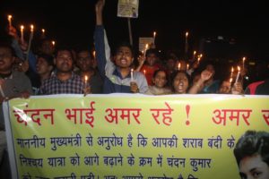 phulwari - maurya vihar colony me chandan ke hatyaro ki jald giraftari ki maag karte hue logo ne nikala candle march (8)