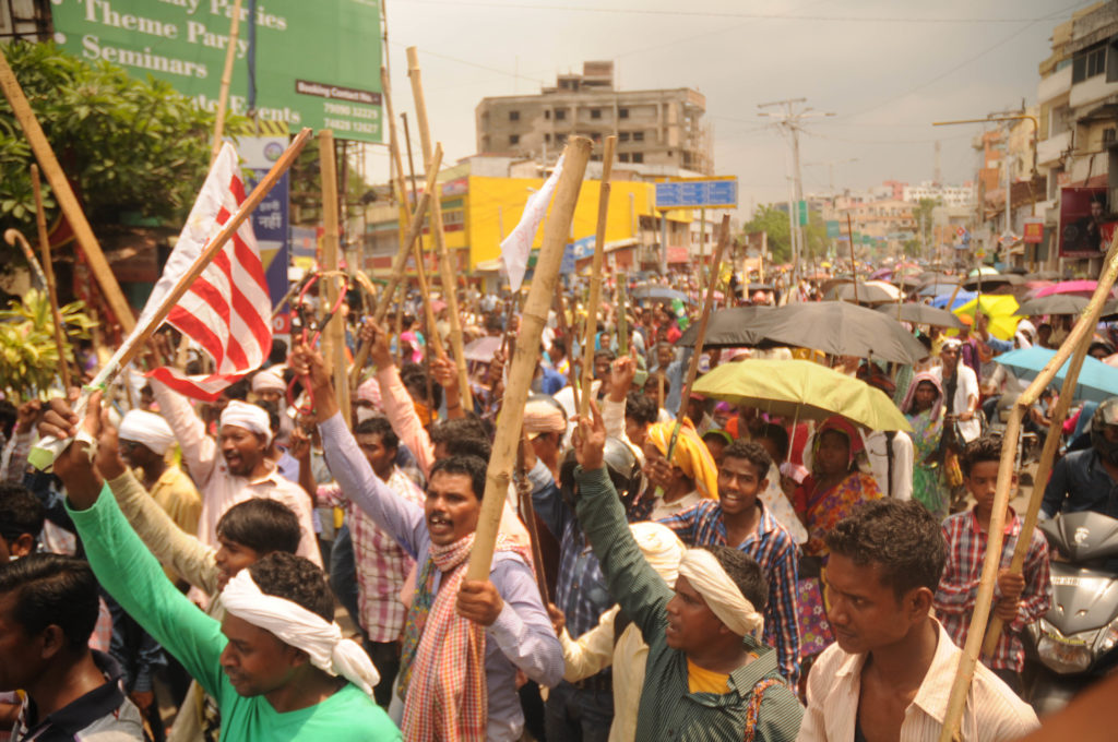 Ranchi, Jharkhand 9 June 2017 :: Adivasi Sengel Abhiyan activists take part a Parivartan rally against Governments amendment bill of Chotanagpur Tenancy (CNT) Act, and Santal Parganas Tenancy (SPT) Act ,  in Ranchi on Friday. Photo-Ratan Lal