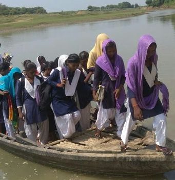 पढें…जान जोखिम में डालकर दूसरे राज्य में इंटर पढने जाते हैं बच्चे