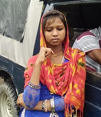 भोली भाली लड़की मोबाईल चोर निकली