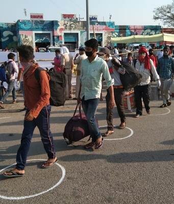 गोधरा से दानापुर पहुंचे बिहार के 1220 प्रवासी मजदूर