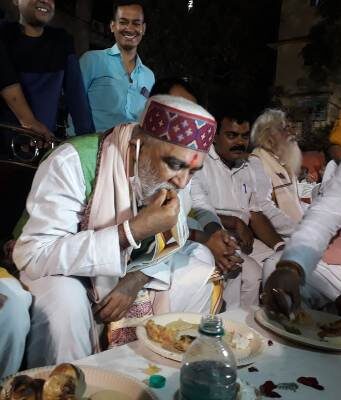 प.बंगाल में बिहार-यूपी के लोगों की लिट्टी चोखा चुनावी चर्चा में अश्विनी चौबे