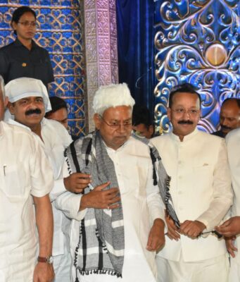 दावत-ए-इफ्तार में शामिल हुये मुख्यमंत्री Iftar