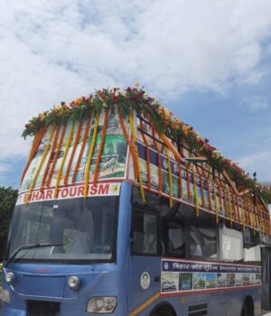 गंगा किनारा ,डबल डेकर बस…और बर्थडे पार्टी