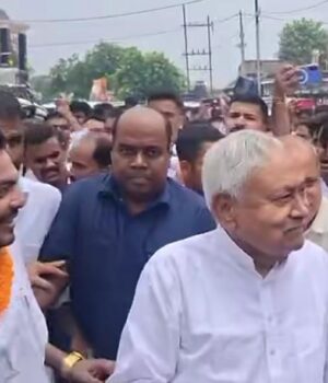 नीतीश कुमार से स्कूलों को शनिवार हाफ डे करने की मांग