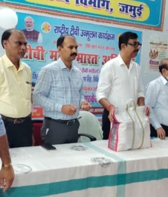 टीबी मरीजों के बीच पोषण किट का वितरण