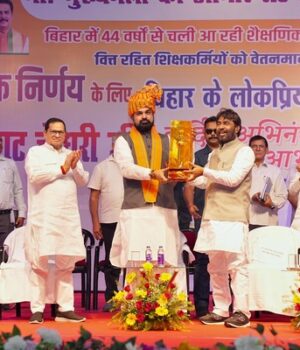 वित्तरहित शिक्षकों की समस्याओं का समाधान किया जायेगा -सीएम