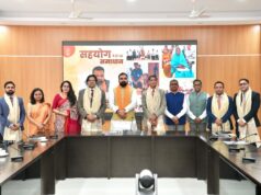 सीएम ने विदेश सेवा के बिहारी अधिकारियों से की पर्यटन पर चर्चा