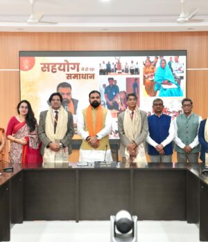 सीएम ने विदेश सेवा के बिहारी अधिकारियों से की पर्यटन पर चर्चा