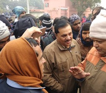 प्रवेश-पत्र नहीं मिलने से छात्रों ने किया परीक्षा का बहिष्कार