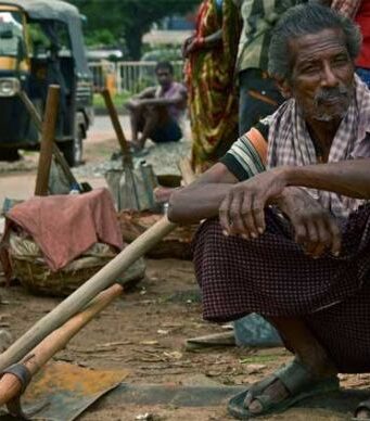 भूख से मर रहे दिहाड़ीदार मजदूरों के लिए जिम्मेवार कौन ?