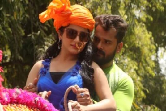 खेसारीलाल के गले में श्रुति राव ने डाला वरमाला