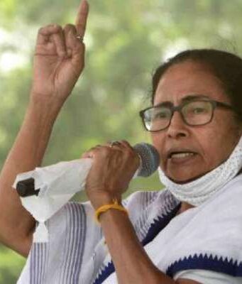 विश्लेषण: ममता ने मारा गोल,फाउल करके