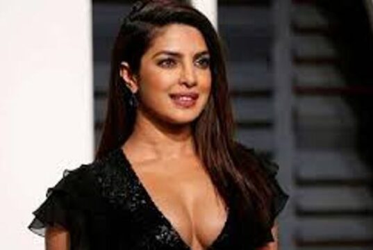 अपने रेस्टोरेंट “सोना” में प्रियंका चोपड़ा