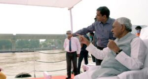 inspects Ganga Ghats
