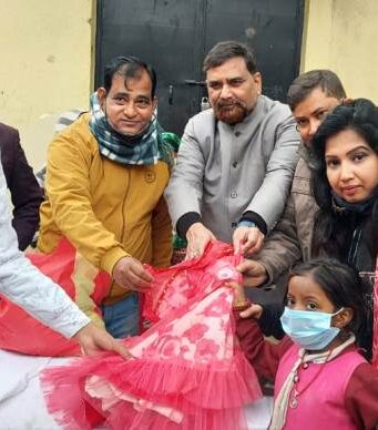 जीकेसी द्वारा मास्क, साबुन और गर्म कपड़ों का किया गया वितरण GKC