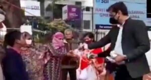 distributing food