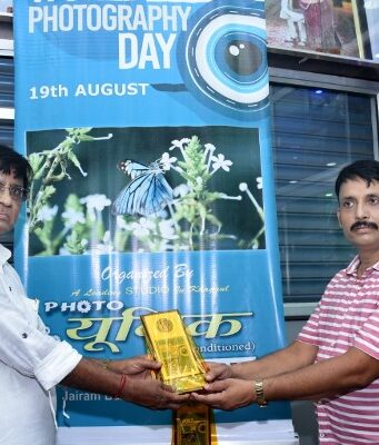 विश्व फोटोग्राफी दिवस पर सुधीर मधुकर और मंटू दादा को लाईफ टाईम अवार्ड Photography Day