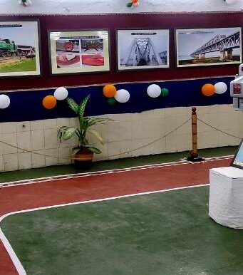 कैरेज एवं वैगन प्रशिक्षण विद्यालय सोनपुर में रेलवे चित्र प्रदर्शनी Railway exhibition