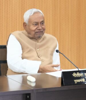 मंत्रिमंडल एवं निगरानी विभाग की सीएम ने की समीक्षा, दिये आवश्यक निर्देश