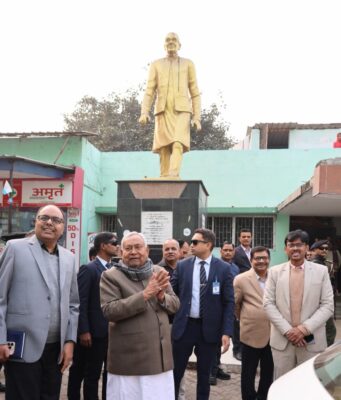 LNJP अस्पताल के भवन निर्माण को तेजी से पूरा करने का सीएम का निर्देश