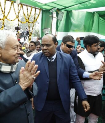 मकर संक्रांति पर दही-चूड़ा के भोज में शामिल हुए मुख्यमंत्री,दी बधाई एवं शुभकामनाएं