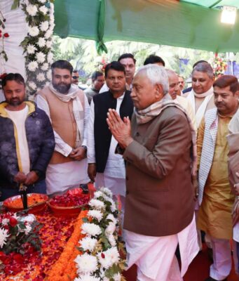 मकर संक्रांति: जदयू और लोजपा के दही-चूड़ा भोज में शामिल हुए सीएम