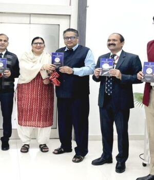 अनुशासनात्मक कार्रवाई पर संक्षिप्त मार्गदर्शिका का विमोचन