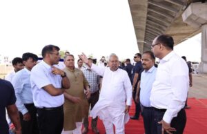 सीएम ने किया दानापुर-बिहटा एलिवेटेड तथा बिहटा एयरपोर्ट निर्माण कार्य का निरीक्षण