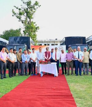 भारत ने नेपाल को दिए 10 आधुनिक कैदी वाहन