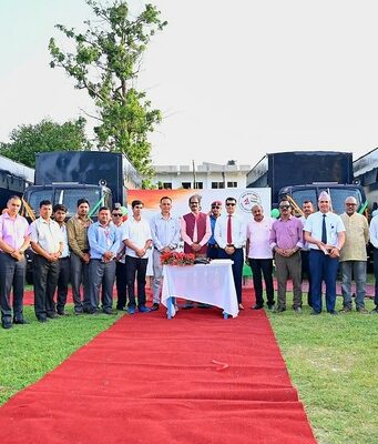 भारत ने नेपाल को दिए 10 आधुनिक कैदी वाहन