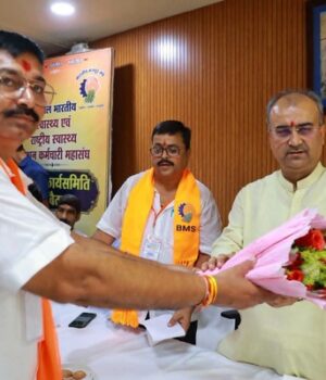 एनएचएम कर्मियों के लिए समान वेतन एवं सुविधाओं की मांग