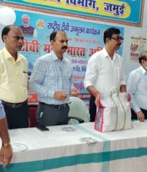 टीबी मरीजों के बीच पोषण किट का वितरण