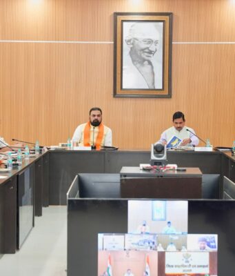 कृषि फीडर से किसानों को 12 घंटे बिजली, सीएम का निर्देश नवीकरणीय