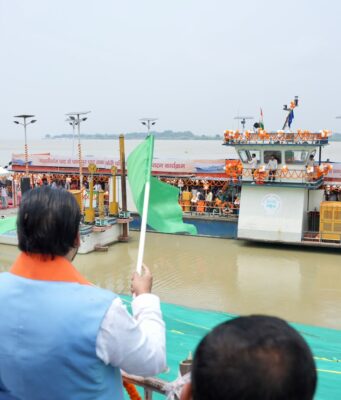 दियारा के लोगों के लिए फ्री स्टीमर सेवा