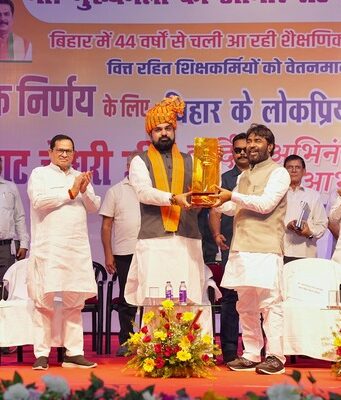वित्तरहित शिक्षकों की समस्याओं का समाधान किया जायेगा -सीएम